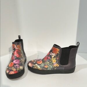 Elliott Lucca Women's Pull-On Ankle Boots